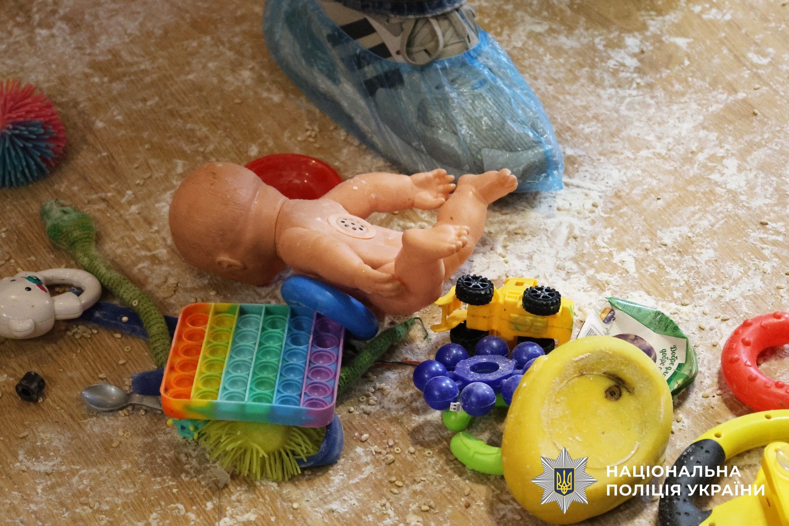 Двоє малих дітей загинули на Миколаївщині після того, як мати залишила їх самих удома: деталі трагедії