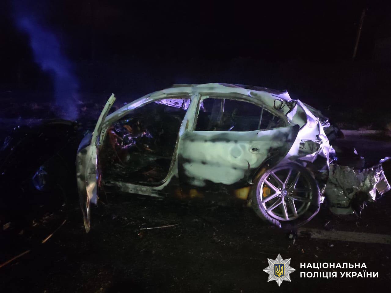 У Києві п'яний водій Lexus на смерть збив пішохода та влетів у електроопору (фото)