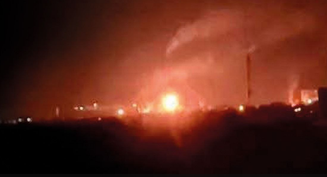 Сили оборони вдарили по найстарішому нафтопереробному заводу Росії, — Генштаб