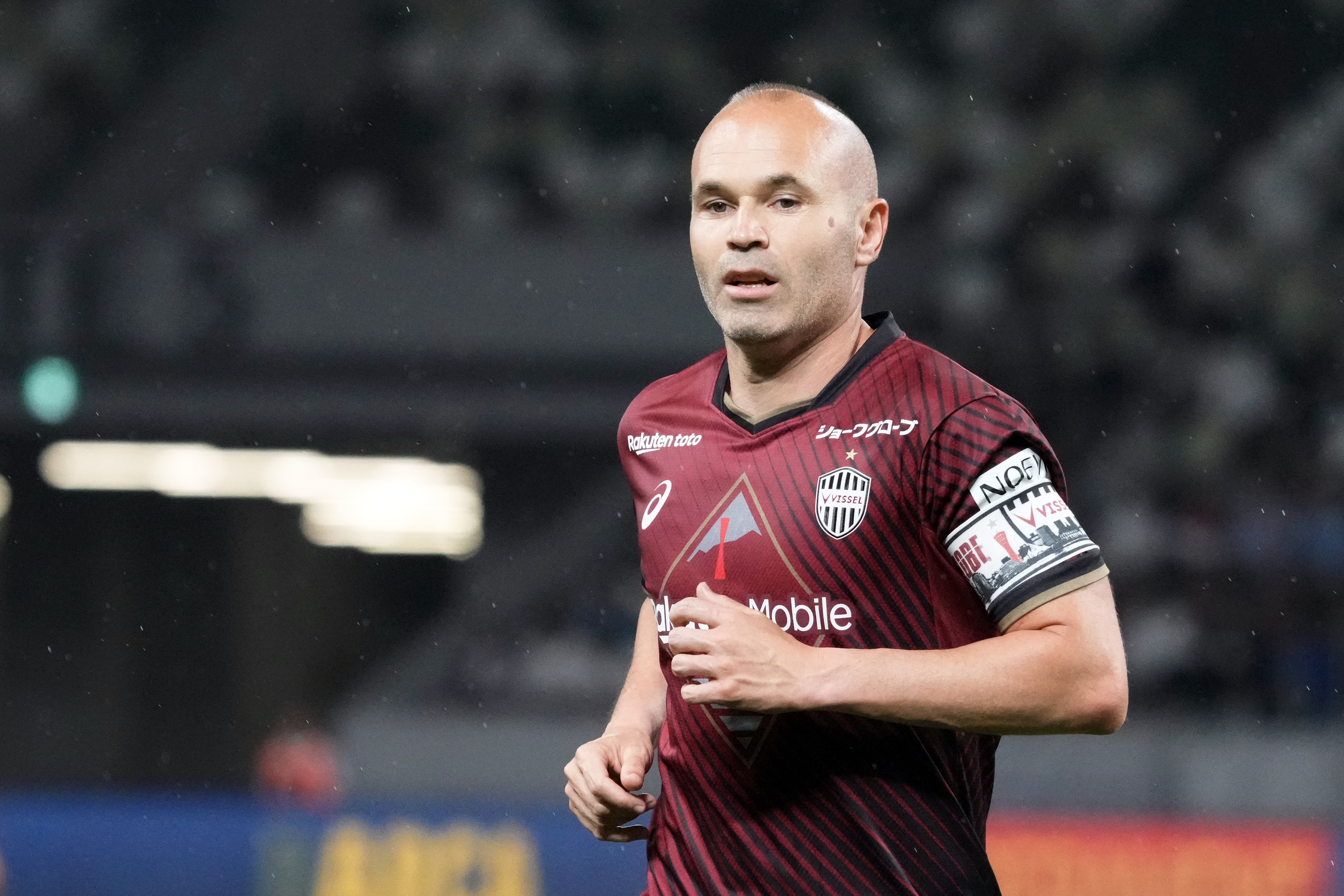 Зірковий екс-футболіст Барселони втрапив у шахрайський скандал