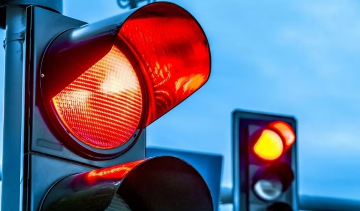 У Києві відзавтра запрацює світлофор нового типу: що означає сигнал Грецький хрест