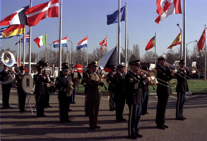 Вступ до НАТО Польщі, Угорщини і Чехії