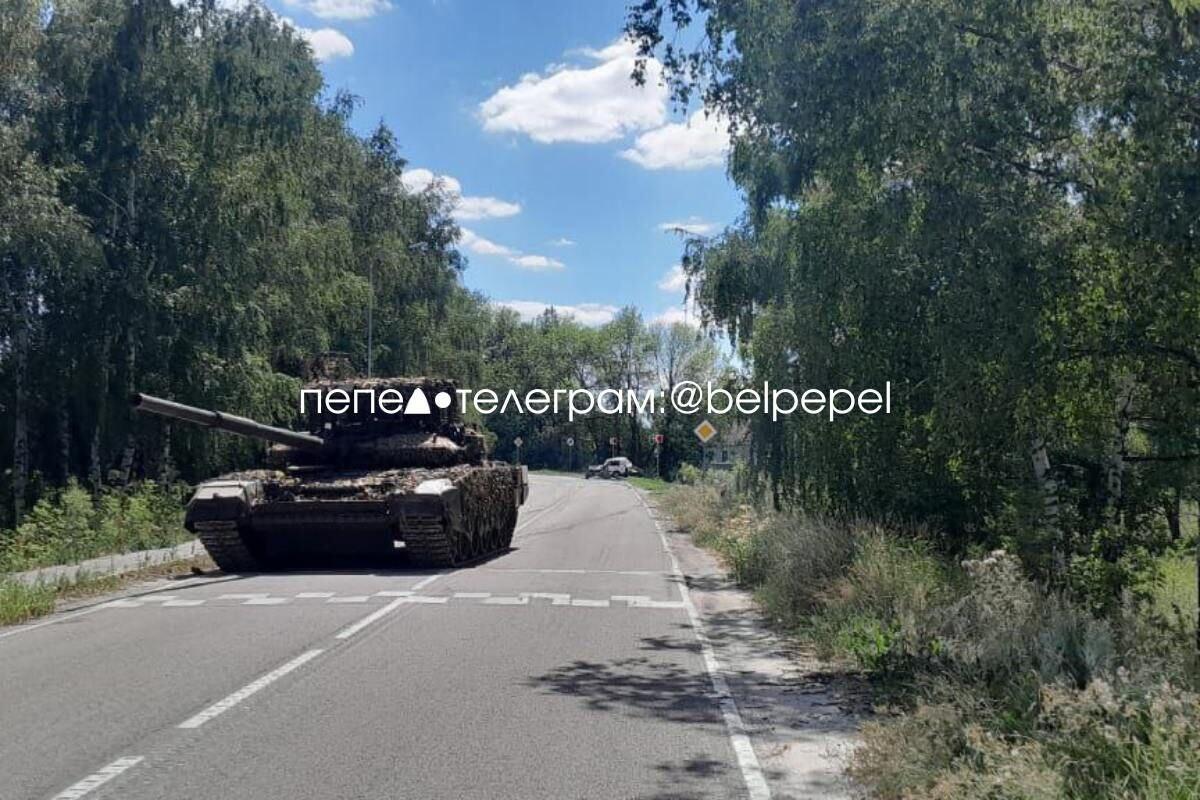 У Бєлгородській області РФ танк переїхав машину