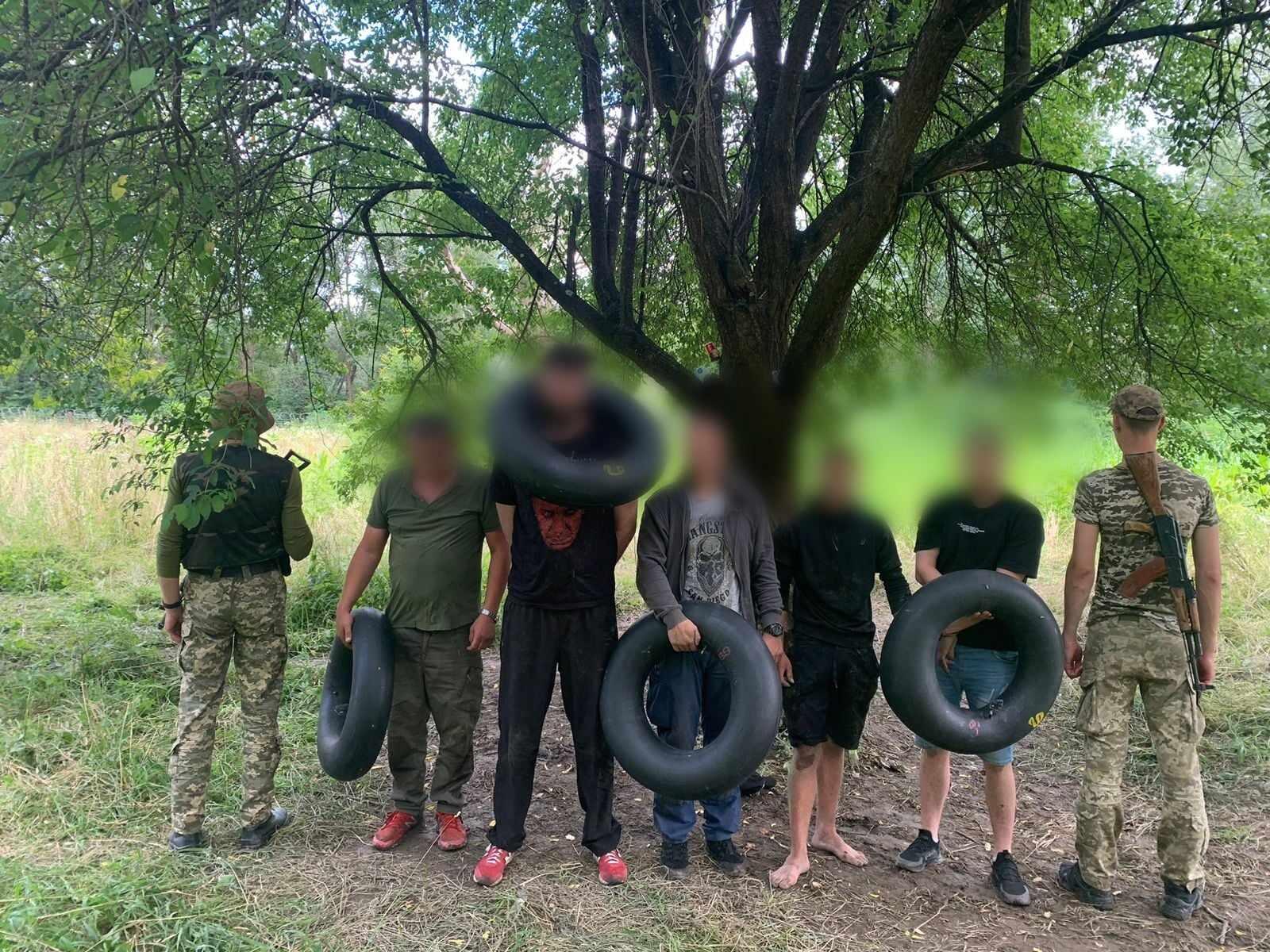 За 50 метрів від кордону з Румунією службовий собака зупинив ухилянтів