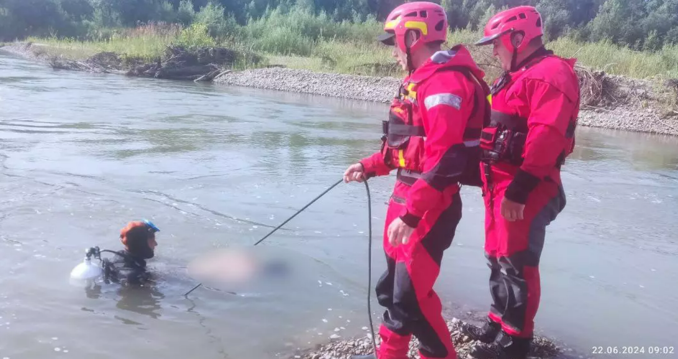 на річці Черемош водолази знайшли тіло 17-річного хлопця