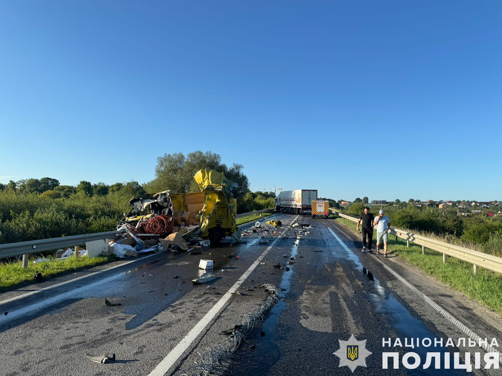 Зіткнення мікроавтобуса і вантажівки на Львівщині