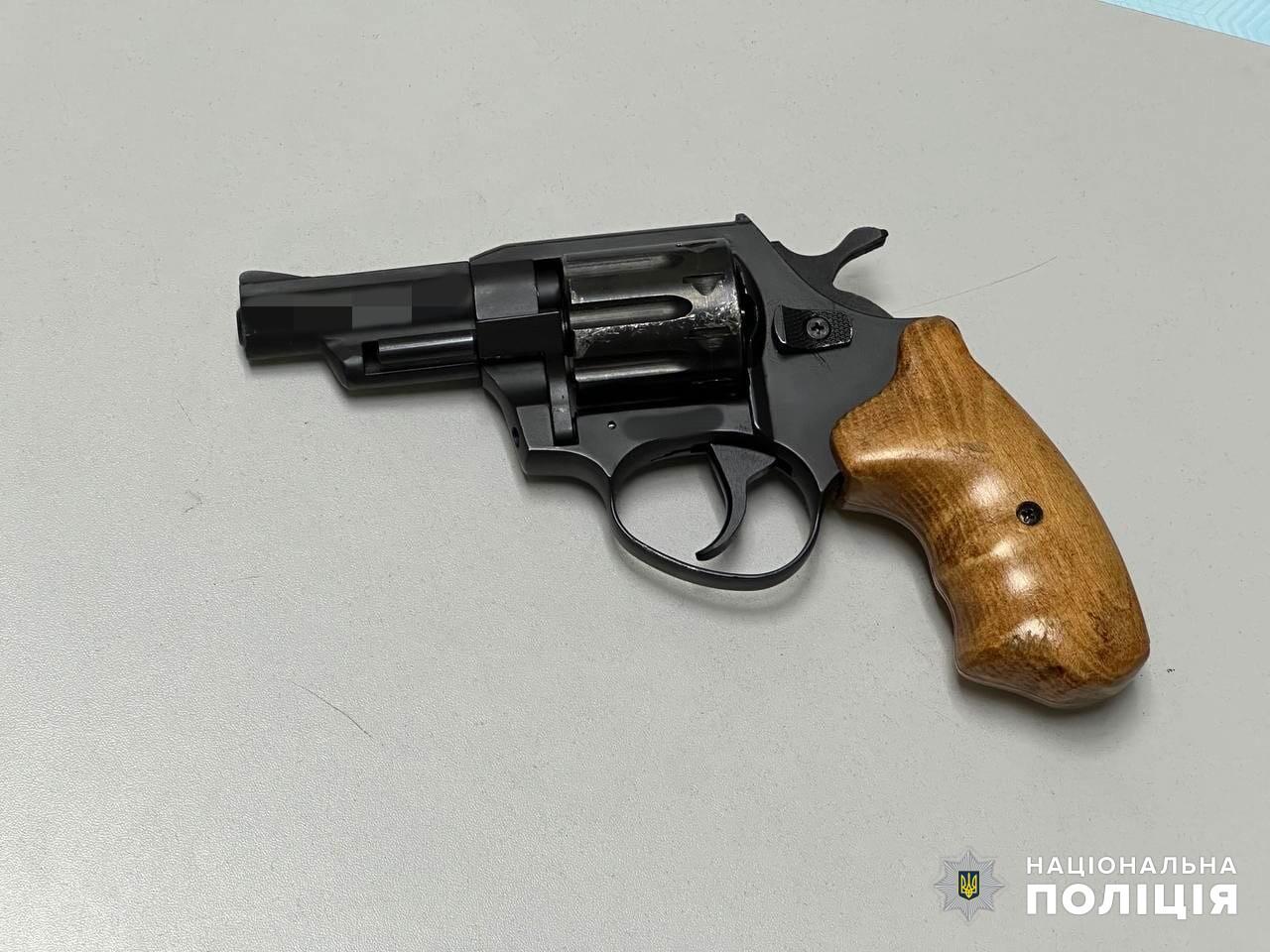 В Одесі чоловік погрожував працівникам ТЦК пістолетом