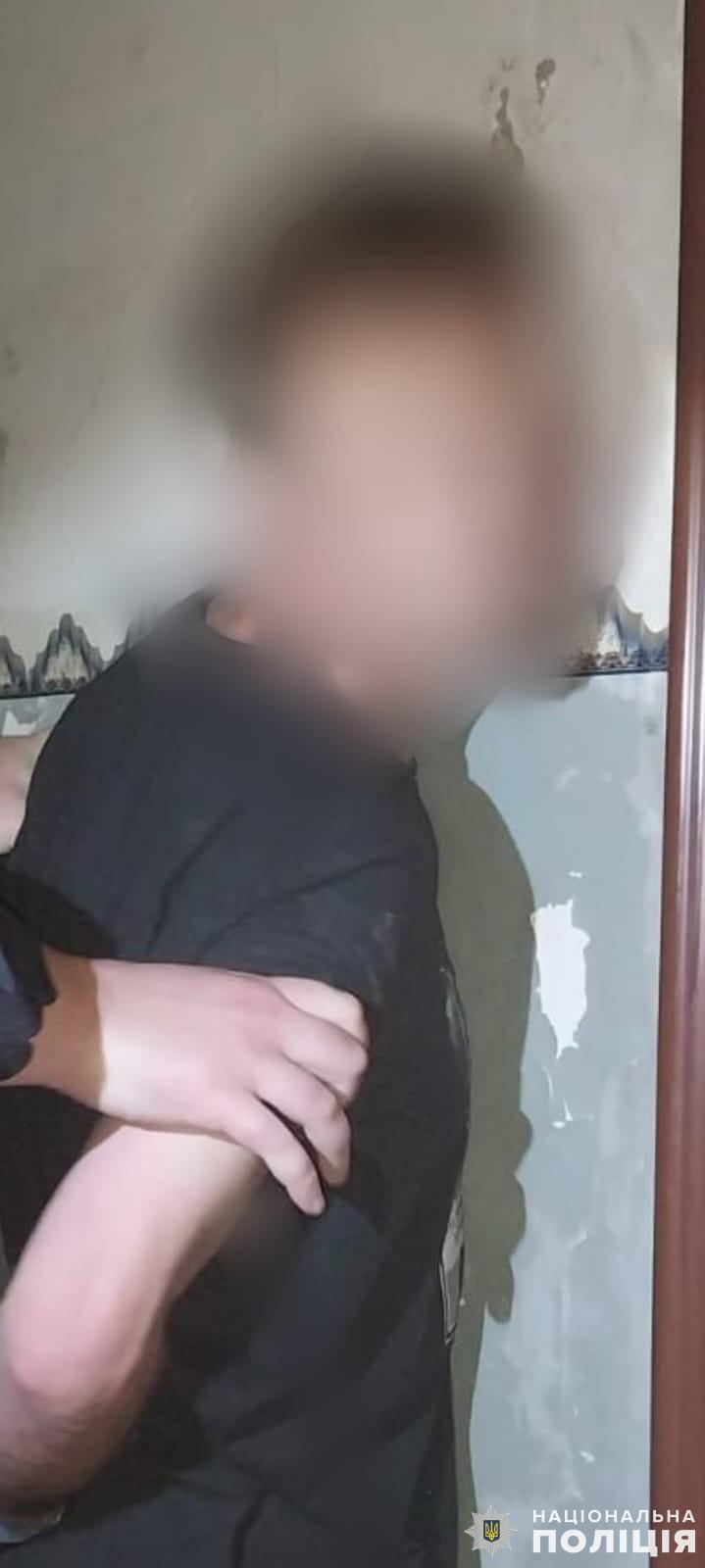 На Львівщині чоловік жорстоко вбив свого знайомого, відрізавши йому голому