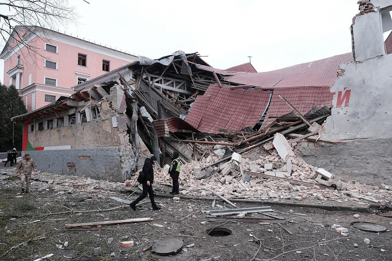 Будівля стадіону "Локомотив" у Києві після ракетного удару вранці 23 січня