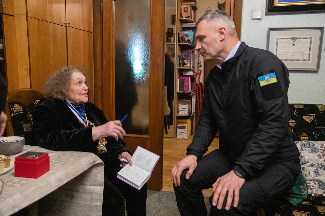 Ліна Костенко звання Почесного громадянина Києва