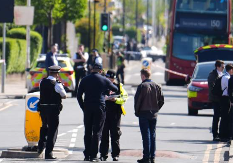 напад чоловіка з ножем у Лондоні