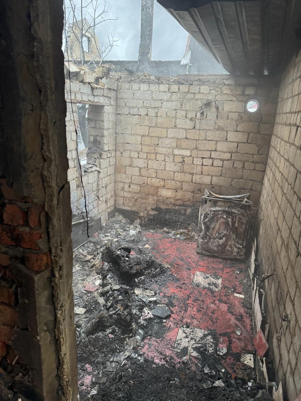 Місце загибелі матері з дітьми під час пожежі у Харкові