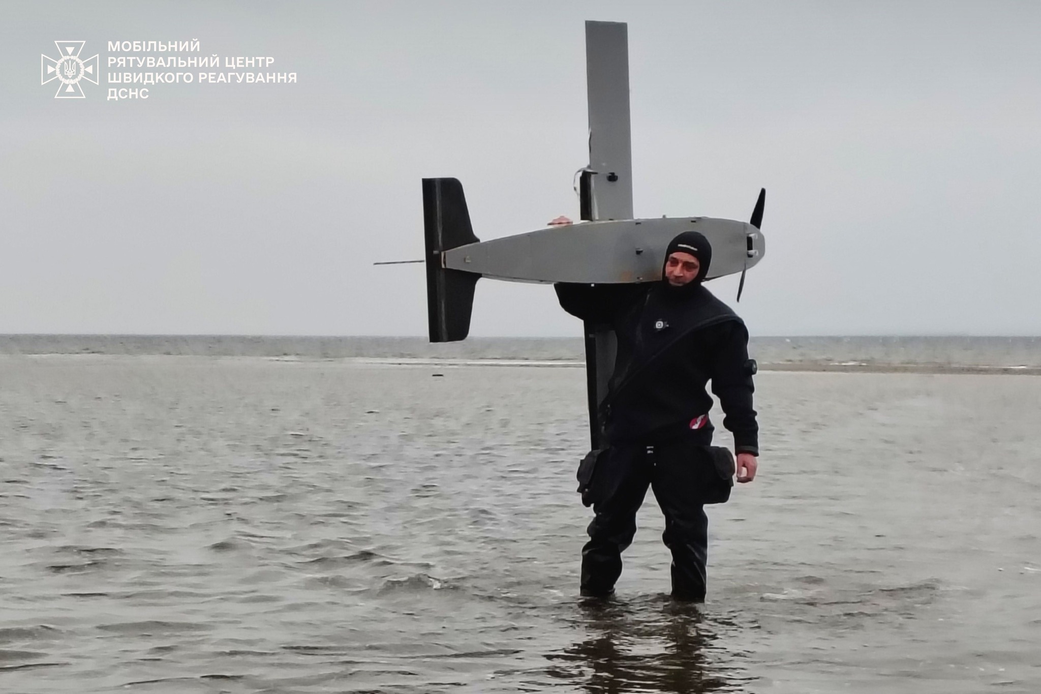 Водолази-сапери вилучили безпечні залишки ворожого безпілотника у Київському водосховищі