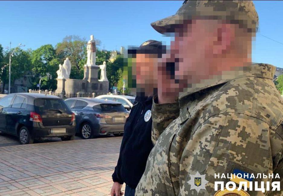 У Центрі Києва правоохоронці проводять безпекові заходи