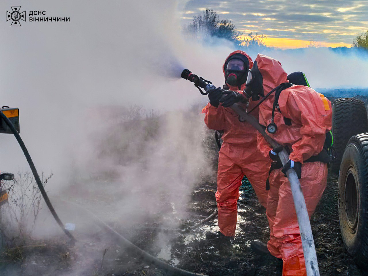 У вівторок, 29 жовтня, на Вінниччині рятувальники ліквідували наслідки витоку аміаку з автоцистерни