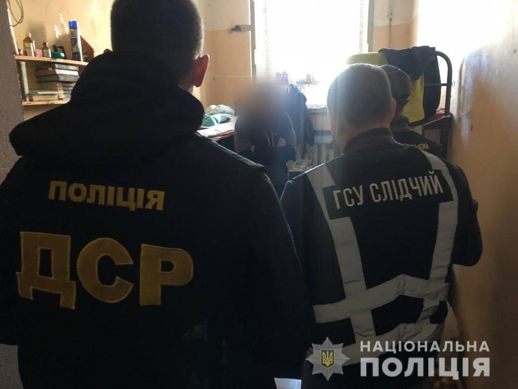 «Смотрящий» київського СІЗО організував наркобізнес. Поліція вручає підозри