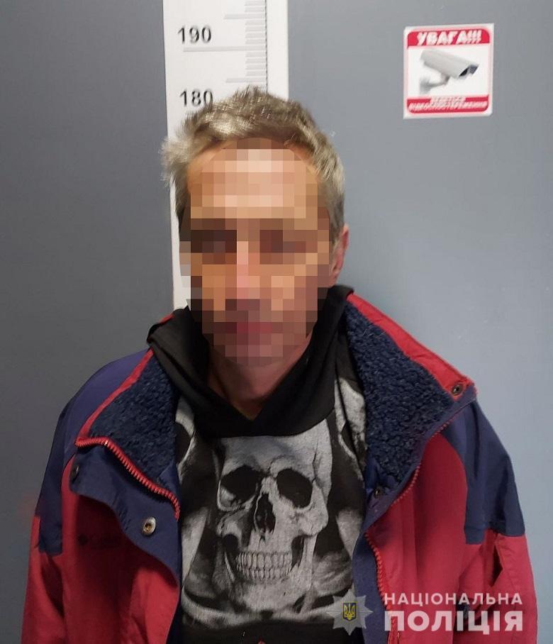 У Києві 44-річний чоловік вчинив розпусні дії відносно 13-річної