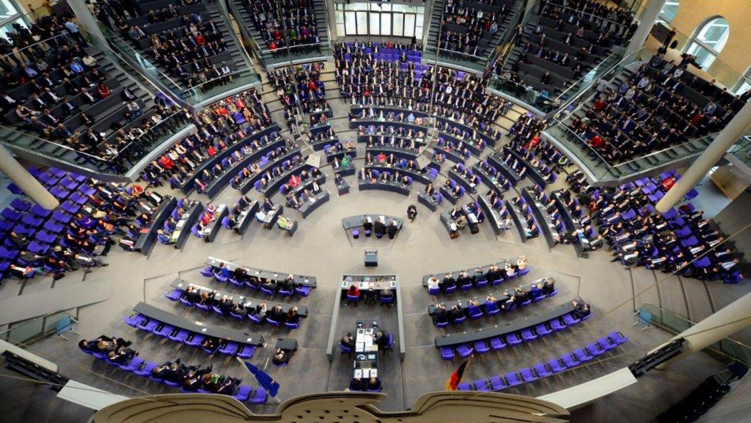 Парламент Німеччини погодив постачання Україні важкого озброєння