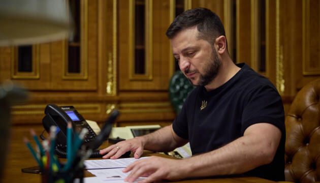 Зеленський припинив громадянство у чотирьох контрабандистів з підсанкційних списків