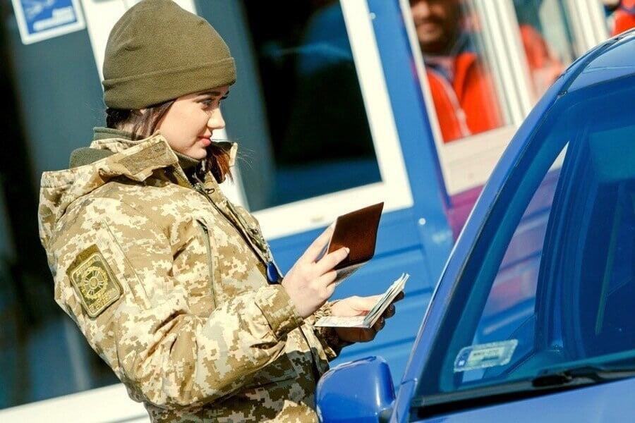 Артисти зможуть покидати Україну лише за однієї умови: розпорядження Мінкульту