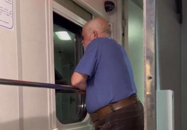 Скандал у потязі Львів — Київ: пасажирка відреагувала на версію конфлікту від провідника