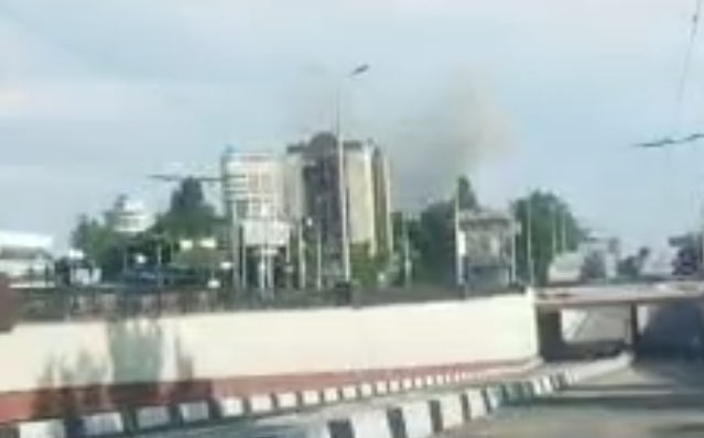 У Донецьку потужна бавовна: місто накрив їдкий дим (відео)