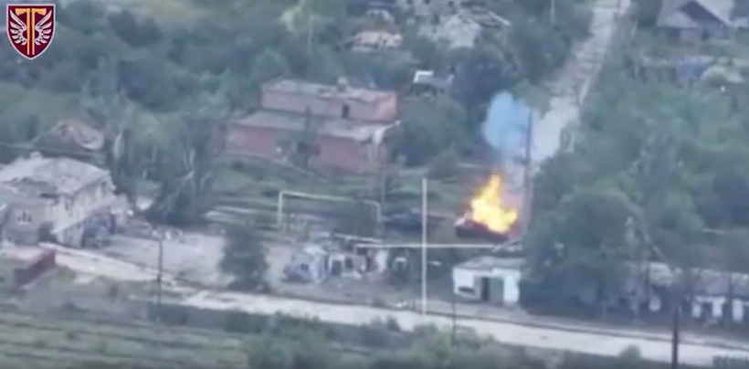 Під Бахмутом окупанти кидають свою техніку на розстріл українській артилерії (відео)