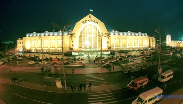 Ялинка за 700 тис. грн: посадовицю "Укрзалізниці" підозрюють у розтраті коштів