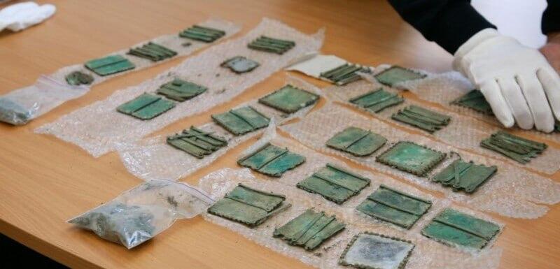 Прикраса ІІІ століття: правоохоронці передали до Національного музею історії України унікальний експонат