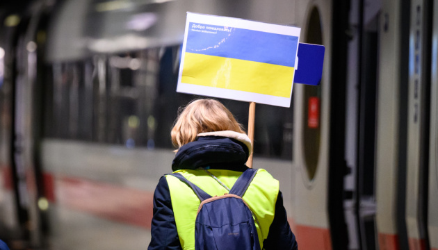 Рада ЄС погодила продовження тимчасового захисту для біженців з України: названо терміни