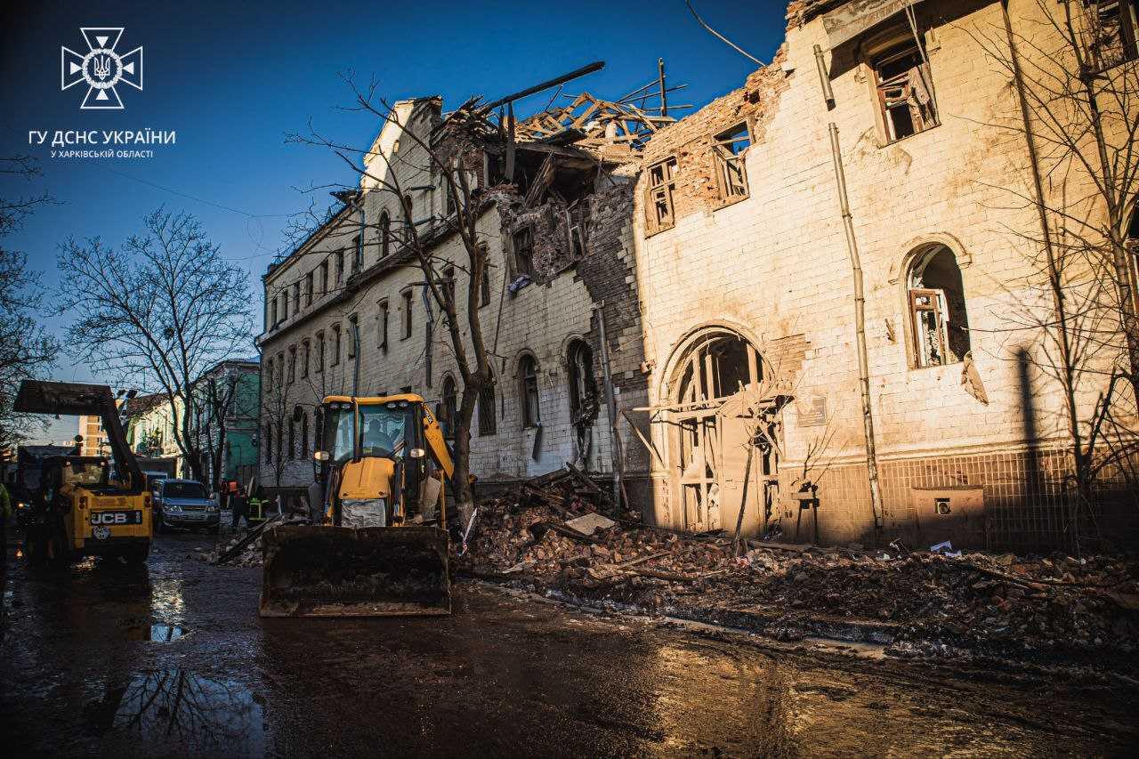 Потрощені стіни й дах: якого лиха наробили росіяни минулої ночі у Харкові (фото)