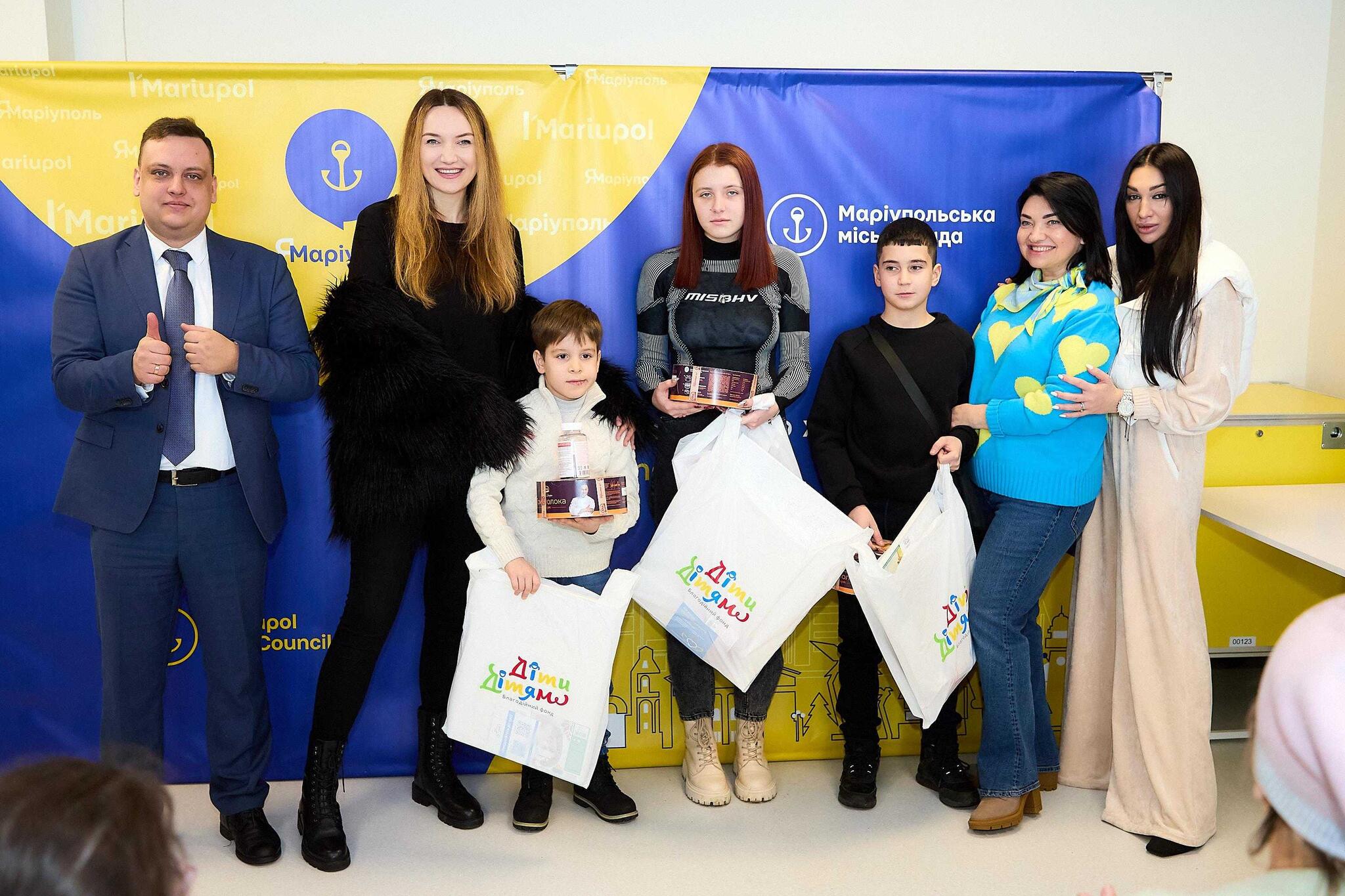 FENIX CHARITY разом з волонтерами та благодійниками відвідали головний центр ЯМаріуполь.Київ