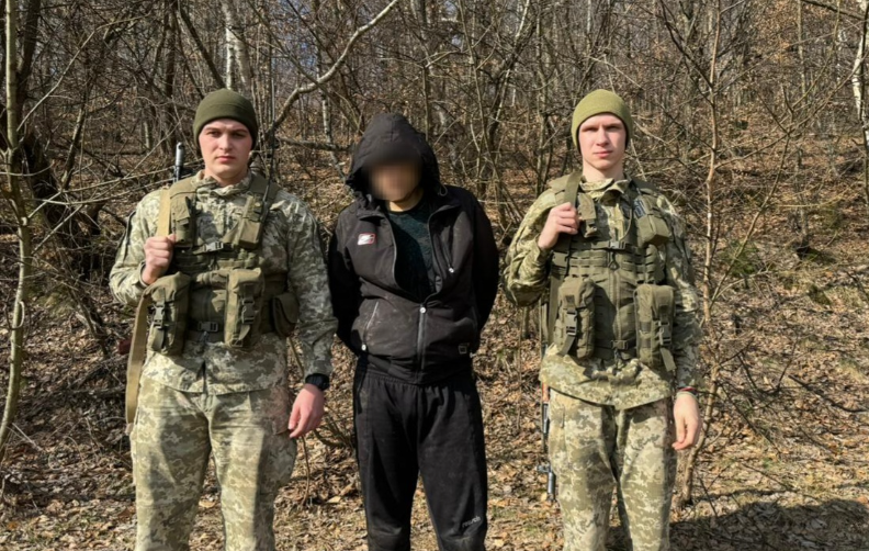 Три дні блукав у горах: біля кордону зі Словаччиною знайшли знесиленого ухилянта (фото, відео)