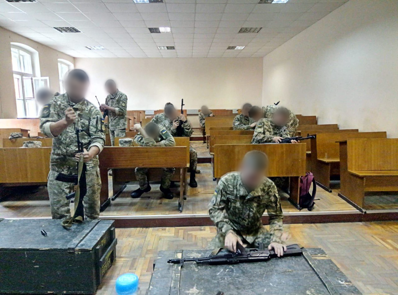 Центр Відсіч за сприяння FAVBET проводить курс з використання БпЛА для українських військовослужбовців