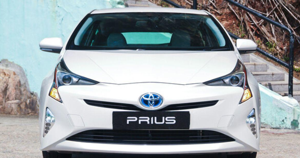 Авто за 5 тисяч грн: дружина керівника патрульної поліції купила Toyota Prius в 100 разів дешевше ринкової ціни