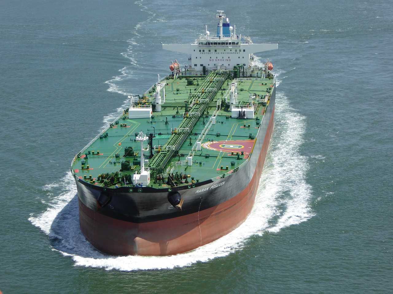 Невідомі компанії з ОАЕ скуповують танкери для російського "тіньового флоту", — FT