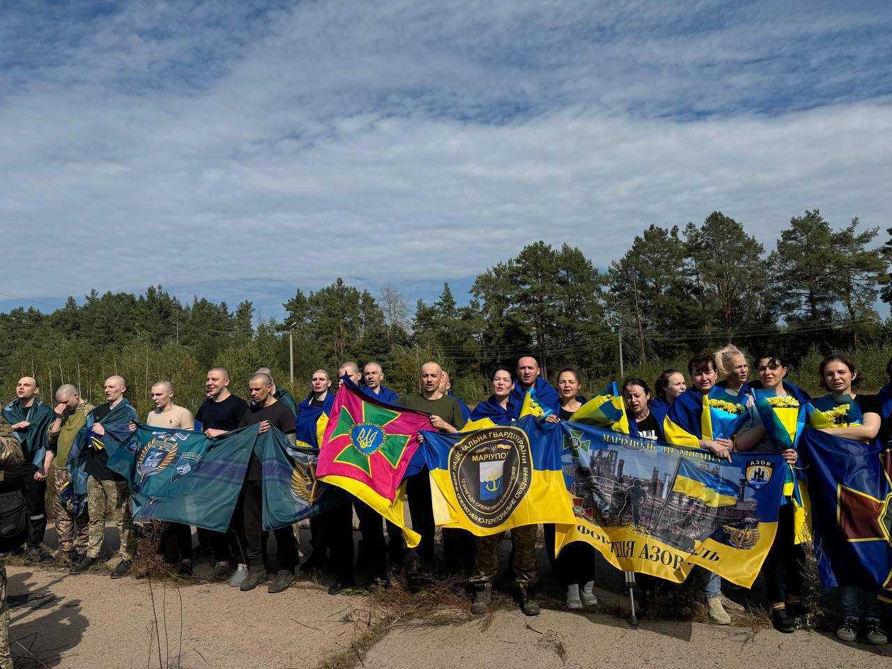 Додому з російського полону повернулися 49 українців, серед них — захисники "Азовсталі" (фото)